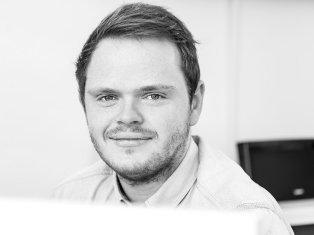 TobiasB-at-Work-sw-4×3-11